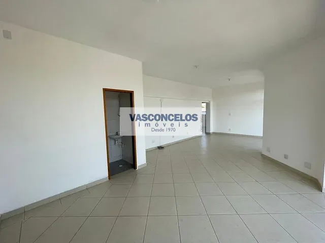 Prédio com 525m², para alugar, no bairro Jardim Satélite em São José dos Campos