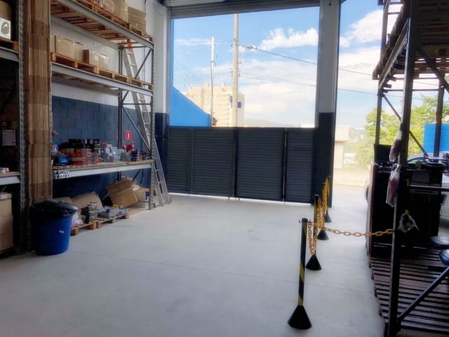 Prédio com 246m², à venda, no bairro Portais (Polvilho) em Cajamar