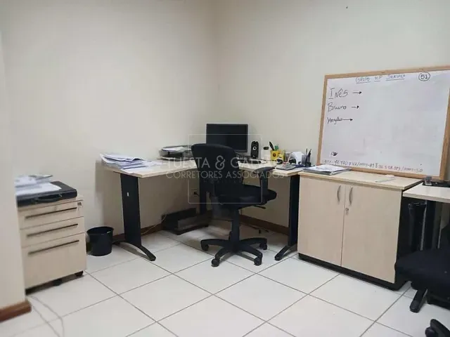 Prédio com 26m², à venda, no bairro Centro em Curitiba
