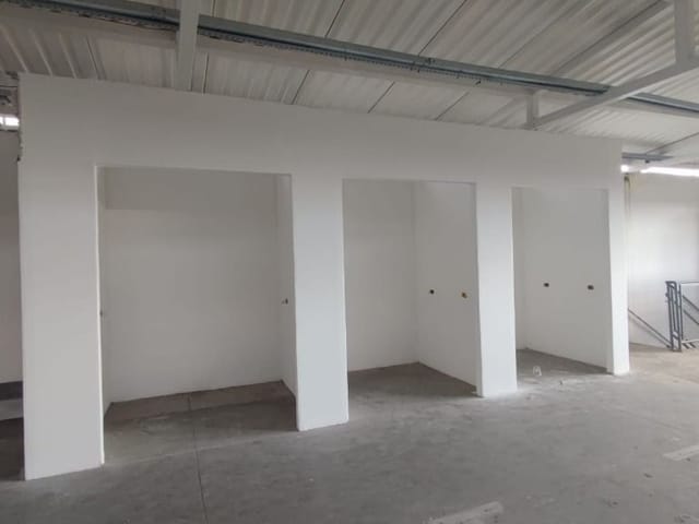 Prédio com 1170m², para alugar, no bairro Jardim Ana Estela em Carapicuíba