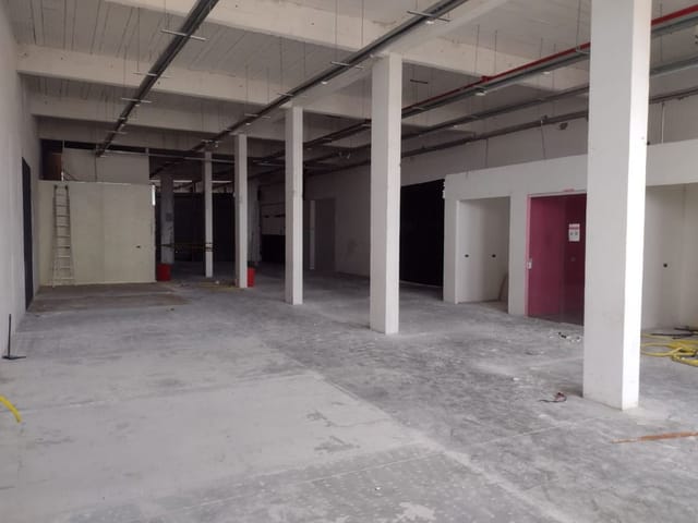 Prédio com 1170m², para alugar, no bairro Jardim Ana Estela em Carapicuíba