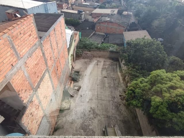 Prédio com 1170m², para alugar, no bairro Jardim Ana Estela em Carapicuíba