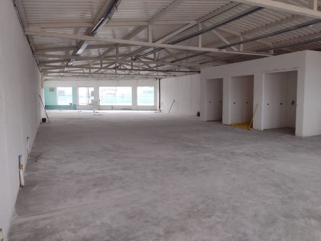 Prédio com 1170m², para alugar, no bairro Jardim Ana Estela em Carapicuíba