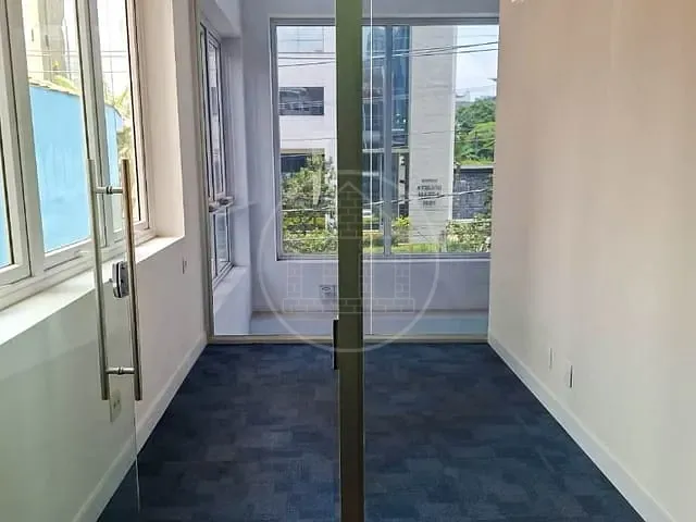 Prédio com 600m², para alugar, no bairro Chácara Santo Antônio em São Paulo