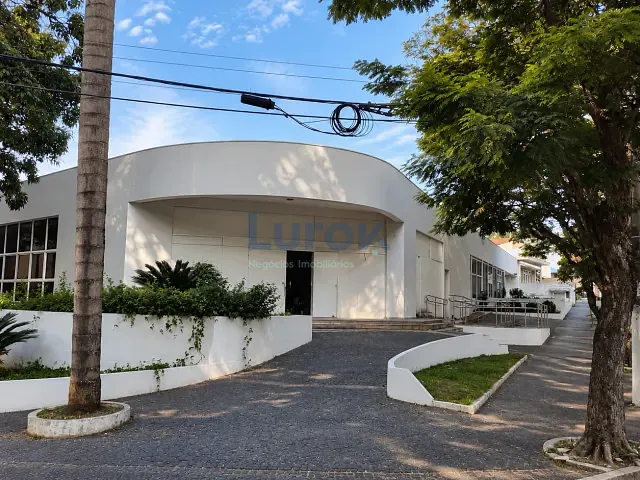 Prédio com 1139m², para alugar, no bairro Vila Embaré em Valinhos