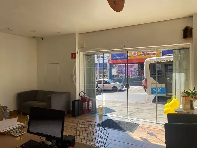 Prédio com 250m², à venda ou para alugar, no bairro Parque Brasil em São Paulo