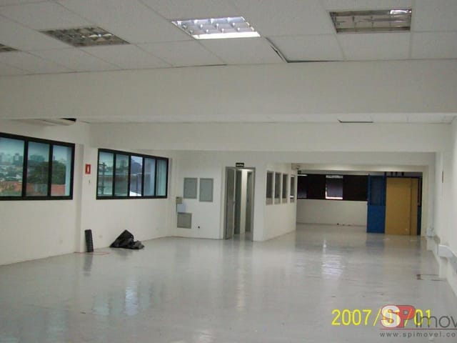 Prédio com 800m², para alugar, no bairro Jardim Oriental em São Paulo