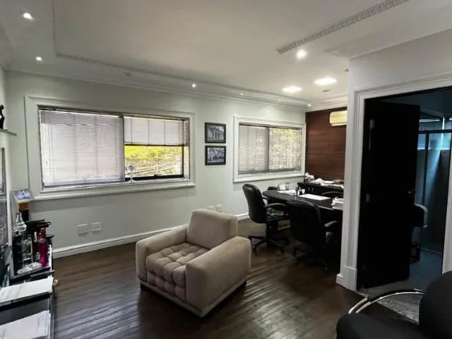 Prédio com 440m², para alugar, no bairro Vila Romana em São Paulo