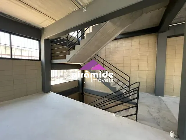 Prédio com 860m², para alugar, no bairro Jardim São Dimas em São José dos Campos