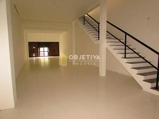 Prédio com 400m², para alugar, no bairro Menino Deus em Porto Alegre