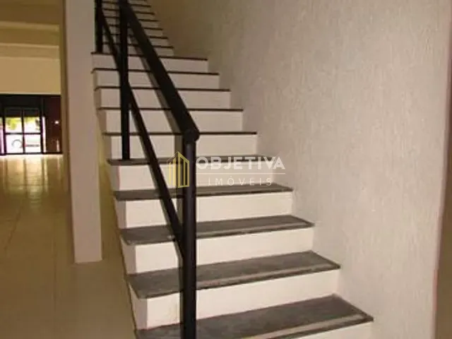 Prédio com 400m², para alugar, no bairro Menino Deus em Porto Alegre