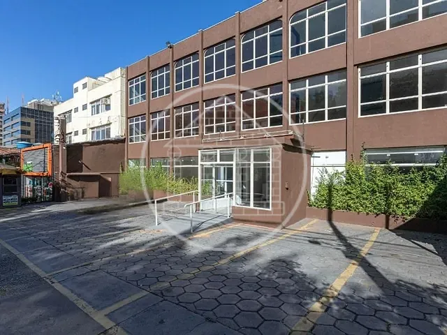 Prédio com 300m², para alugar, no bairro Pinheiros em São Paulo