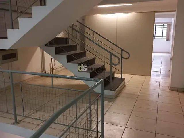 Prédio à venda ou para alugar, no bairro Liberdade em São Paulo