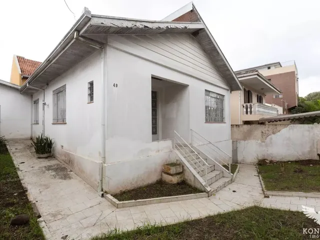 Prédio com 240m², para alugar, no bairro Mercês em Curitiba