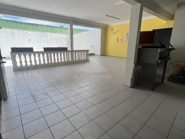Prédio com 240m², à venda, no bairro Vila Falchi em Mauá