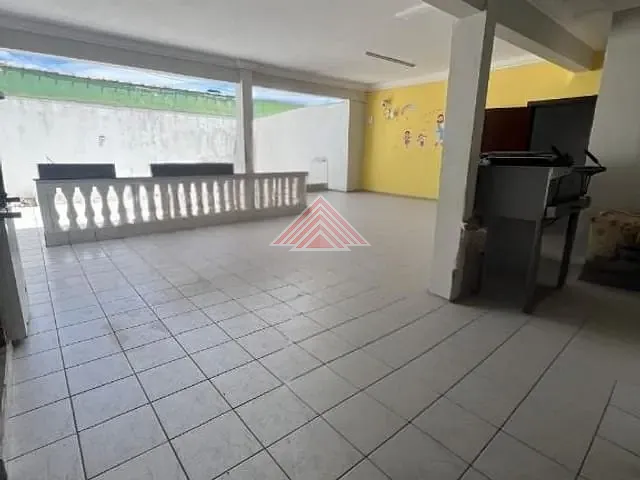 Prédio com 240m², à venda, no bairro Vila Falchi em Mauá