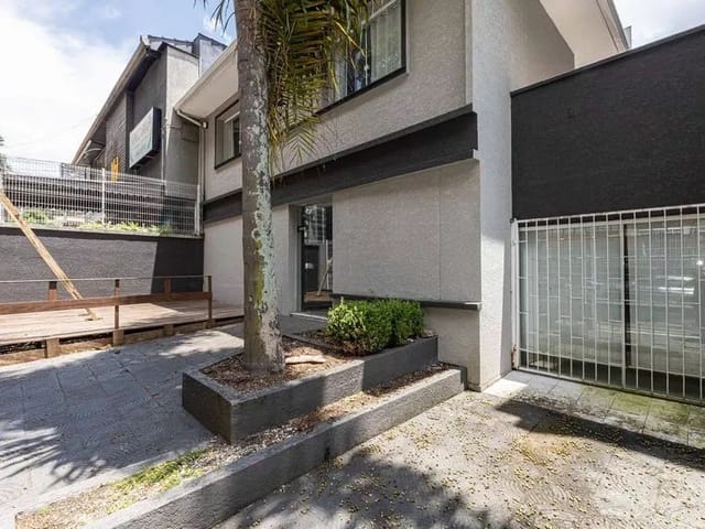 Prédio para alugar, no bairro Mercês em Curitiba