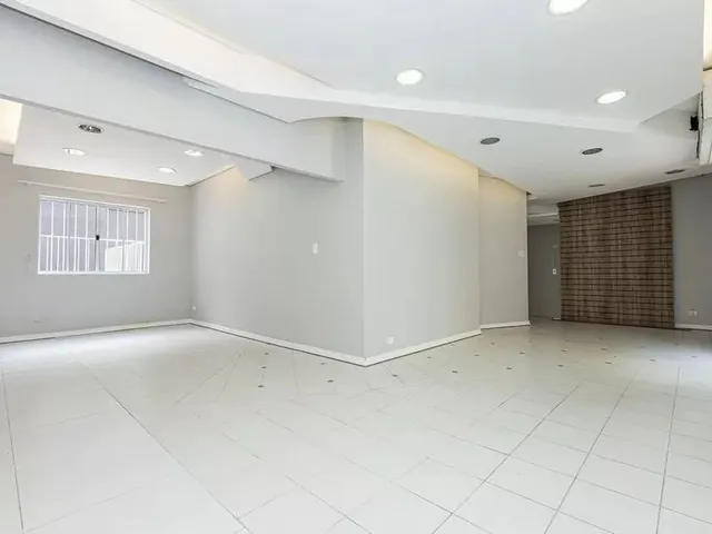 Prédio para alugar, no bairro Mercês em Curitiba
