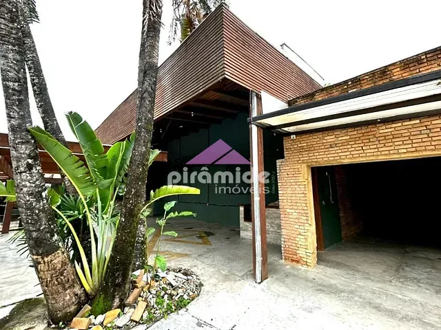 Prédio com 800m², à venda ou para alugar, no bairro Centro em Caraguatatuba