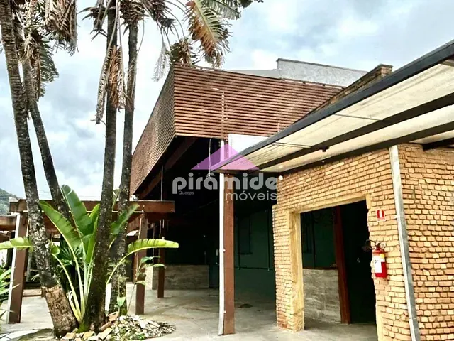 Prédio com 800m², à venda ou para alugar, no bairro Centro em Caraguatatuba