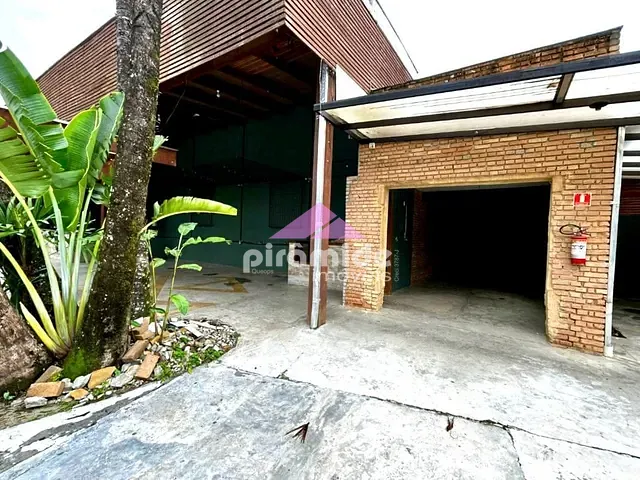 Prédio com 800m², à venda ou para alugar, no bairro Centro em Caraguatatuba