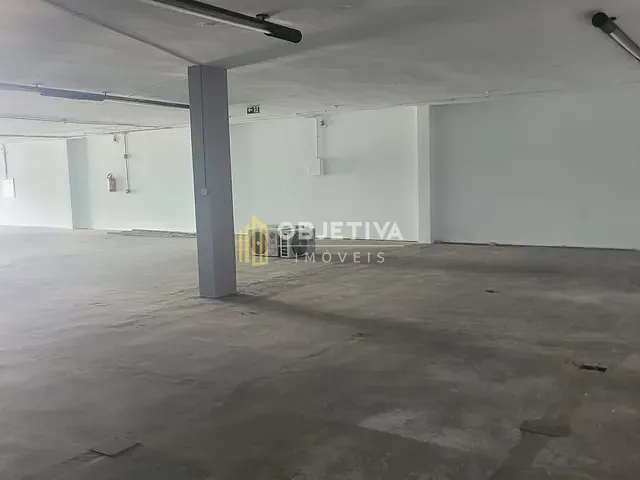 Prédio com 1290m², para alugar, no bairro Navegantes em Porto Alegre