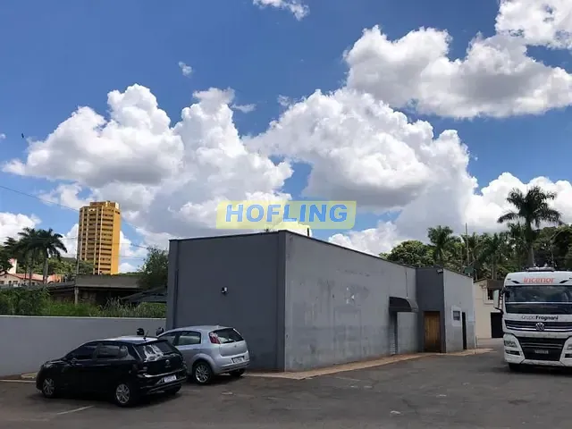 Prédio com 242m², para alugar, no bairro Cascalho em Cordeirópolis