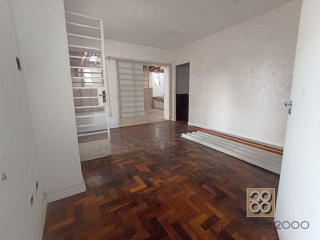 Prédio para alugar, no bairro Alto Da Gloria em Curitiba