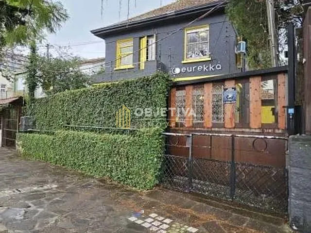 Casa com 341m², para alugar, no bairro Independência em Porto Alegre