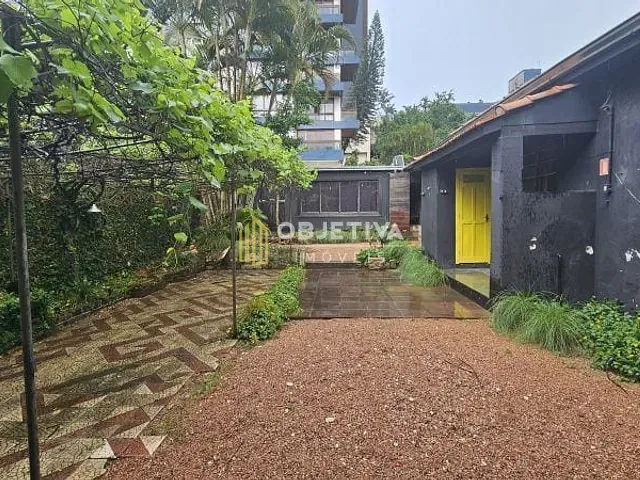 Casa com 341m², para alugar, no bairro Independência em Porto Alegre