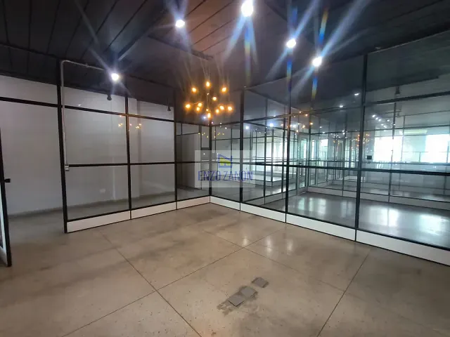 Prédio com 300m², à venda ou para alugar, no bairro Jardim em Santo André