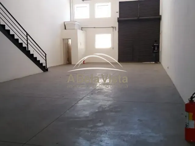 Prédio com 950m², para alugar, no bairro Alphaville Industrial em Barueri