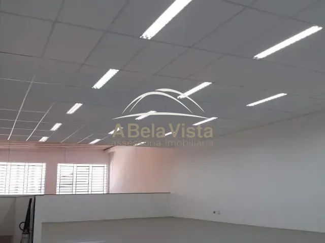 Prédio com 950m², para alugar, no bairro Alphaville Industrial em Barueri