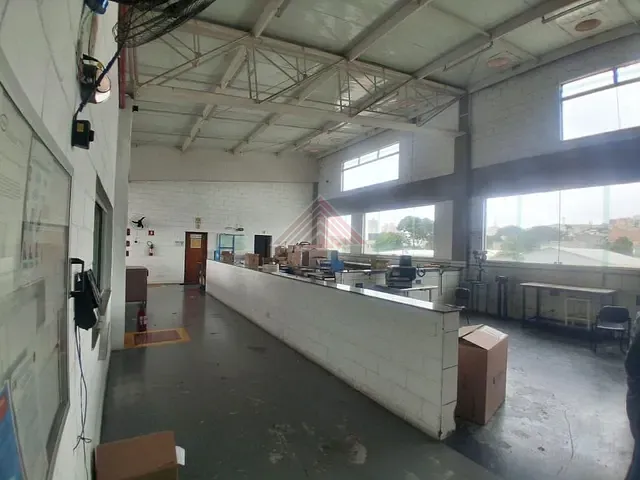 Prédio com 500m², para alugar, no bairro Utinga em Santo André