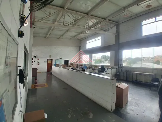 Prédio com 500m², para alugar, no bairro Utinga em Santo André