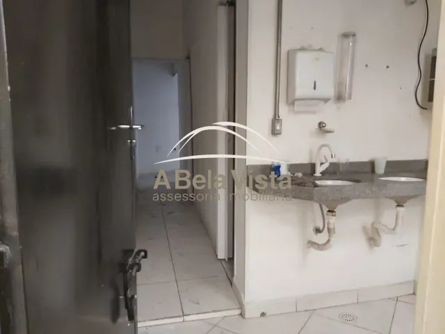 Prédio com 427m², para alugar, no bairro km 18 em Osasco