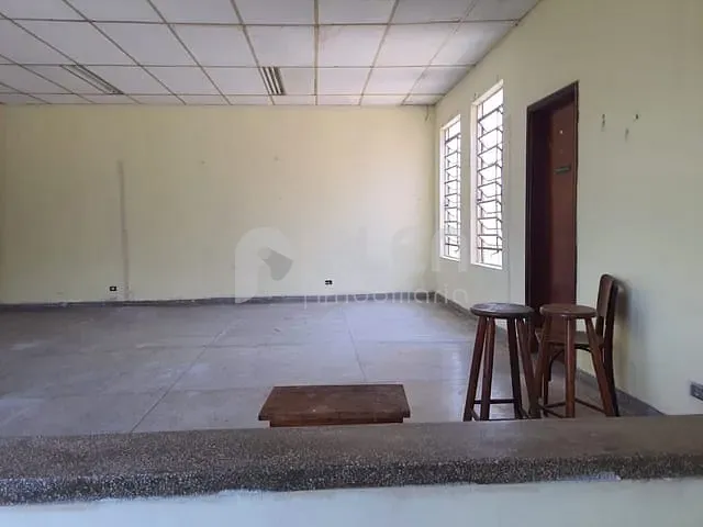 Prédio com 284m², à venda ou para alugar, no bairro Vila Maria Alta em São Paulo
