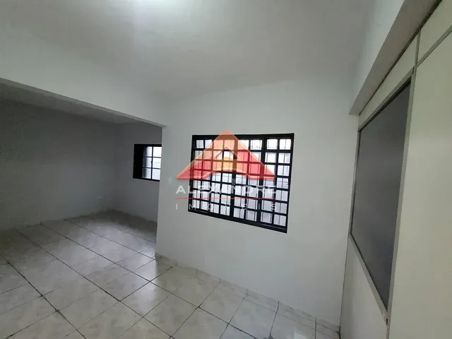 Prédio com 300m² 3 quartos e 2 banheiros, para alugar, no bairro Vila Industrial em São José Dos Campos