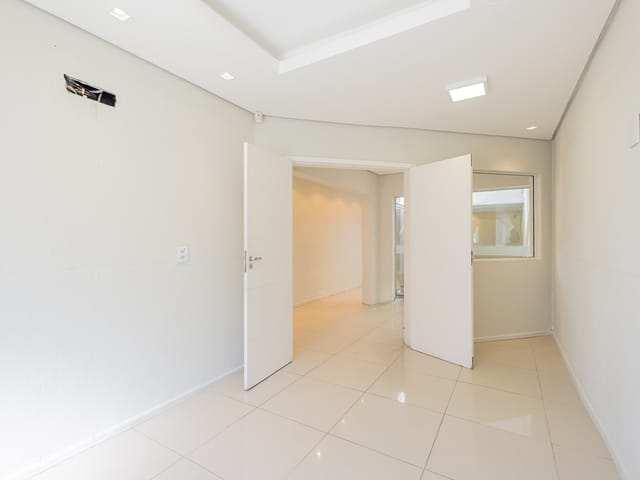 Prédio com 240m², à venda ou para alugar, no bairro Centro em Pelotas