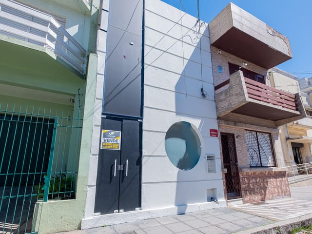 Prédio com 240m², à venda ou para alugar, no bairro Centro em Pelotas