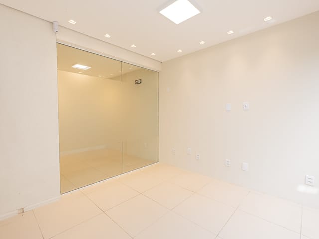Prédio com 240m², à venda ou para alugar, no bairro Centro em Pelotas