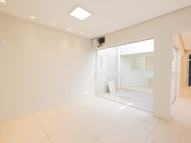 Prédio com 240m², à venda ou para alugar, no bairro Centro em Pelotas