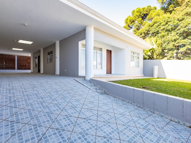 Prédio 3 quartos e 3 banheiros, para alugar, no bairro Cajuru em Curitiba