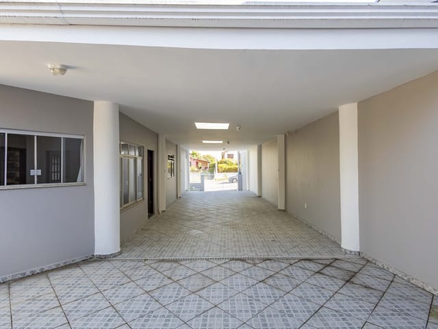 Prédio 3 quartos e 3 banheiros, para alugar, no bairro Cajuru em Curitiba