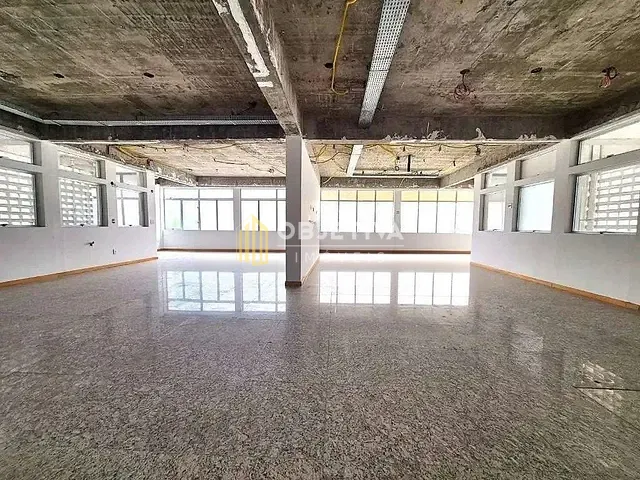 Prédio com 3000m², à venda, no bairro Petrópolis em Porto Alegre