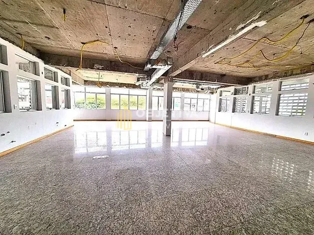 Prédio com 3000m², à venda, no bairro Petrópolis em Porto Alegre