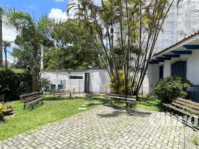 Prédio para alugar, no bairro Alto da Glória em Curitiba