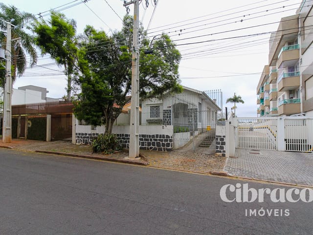 Prédio para alugar, no bairro Bom Retiro em Curitiba