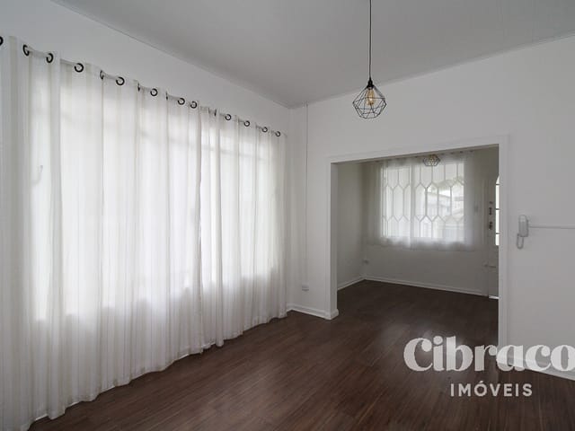 Prédio para alugar, no bairro Bom Retiro em Curitiba