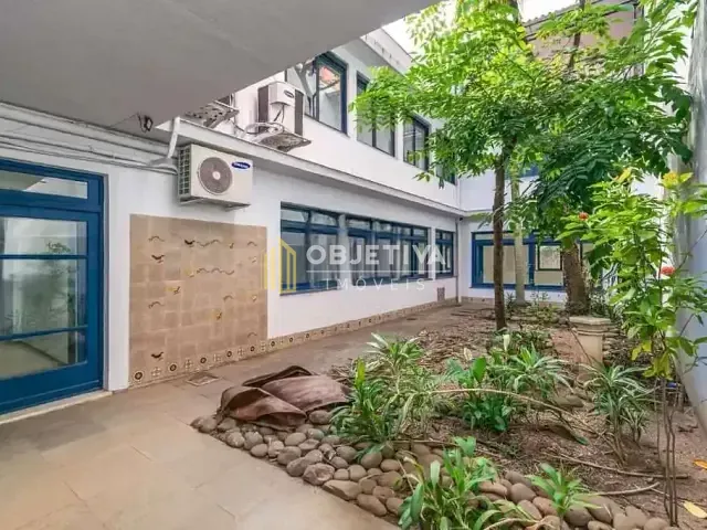Prédio com 1000m², à venda, no bairro Auxiliadora em Porto Alegre